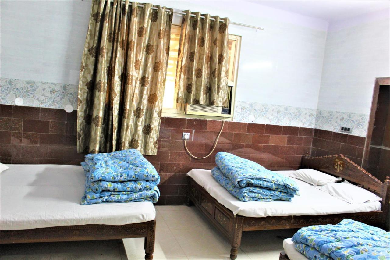 Central Guest House , Walk In Dargah & Markaz Ню Делхи Екстериор снимка