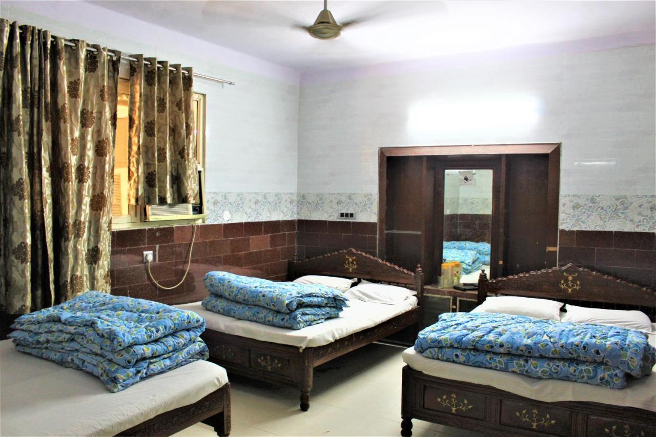 Central Guest House , Walk In Dargah & Markaz Ню Делхи Екстериор снимка